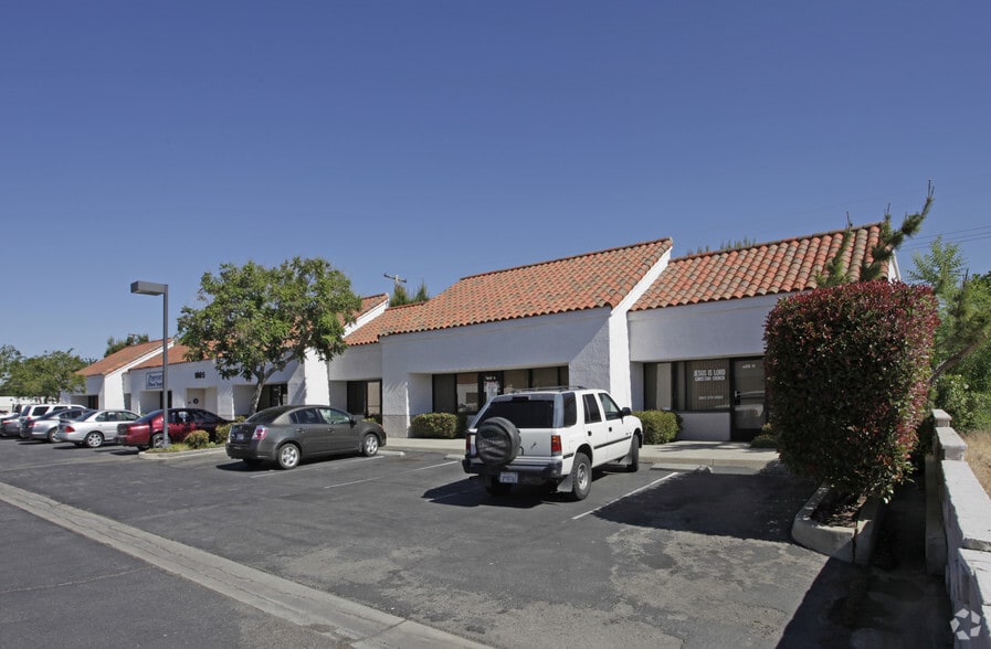 1605 E Palmdale Blvd, Palmdale, CA à vendre - Photo du bâtiment - Image 3 de 11