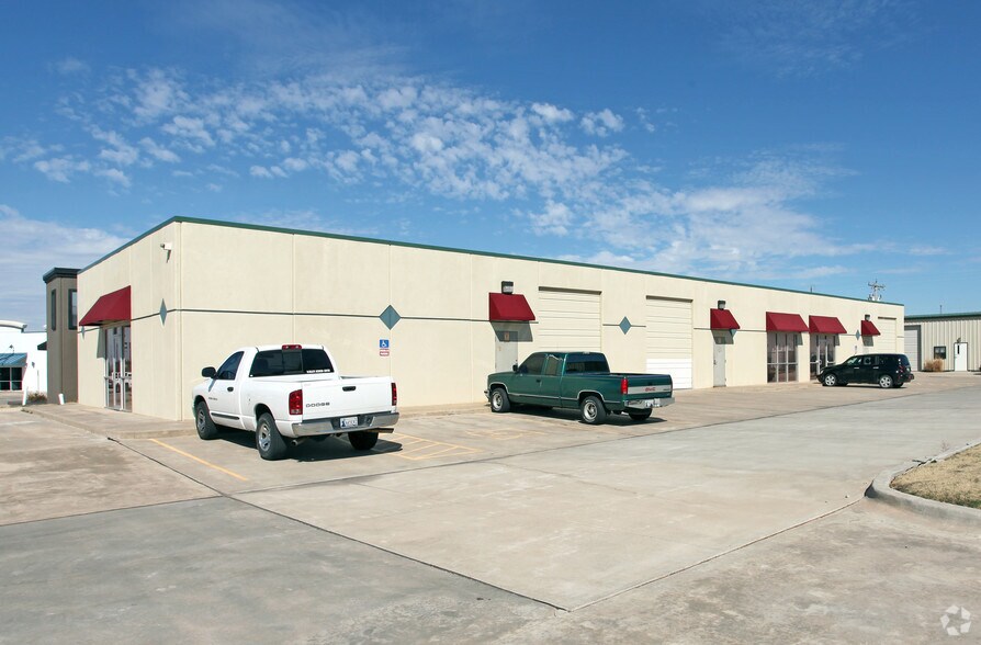 14816 Bristol Park Blvd, Edmond, OK for sale - Building Photo - Image 2 of 6