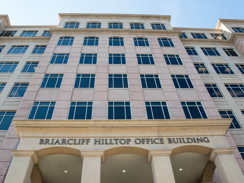 1251 NW Briarcliff Pky, Kansas City, MO à louer - Photo du bâtiment - Image 2 de 10