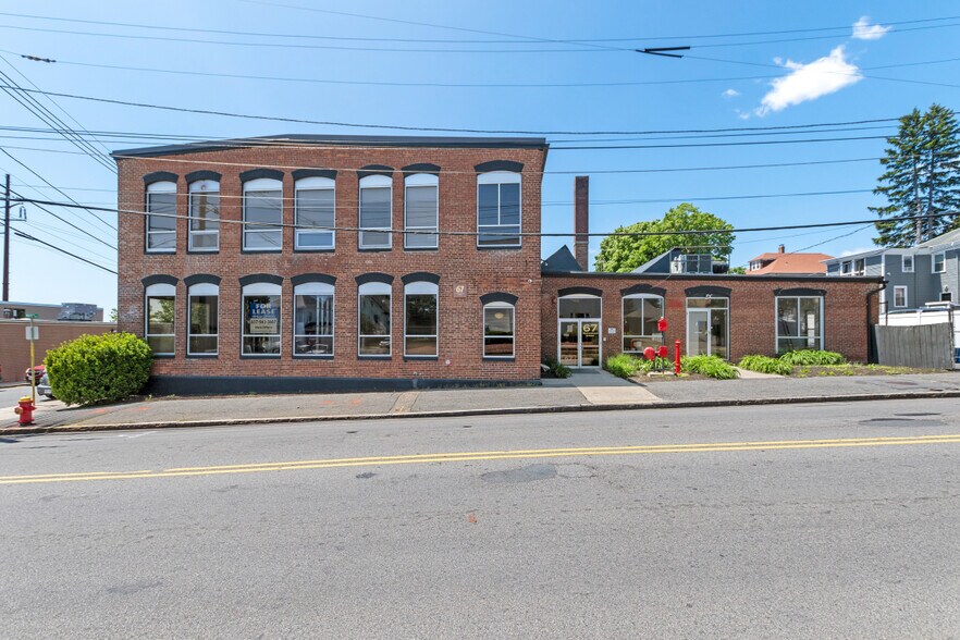 67 Maplewood St, Malden, MA à louer - Photo du bâtiment - Image 2 de 11