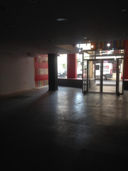 Commerce de détail dans El Ejido, Almería à louer - Hall d’entrée - Image 3 de 17