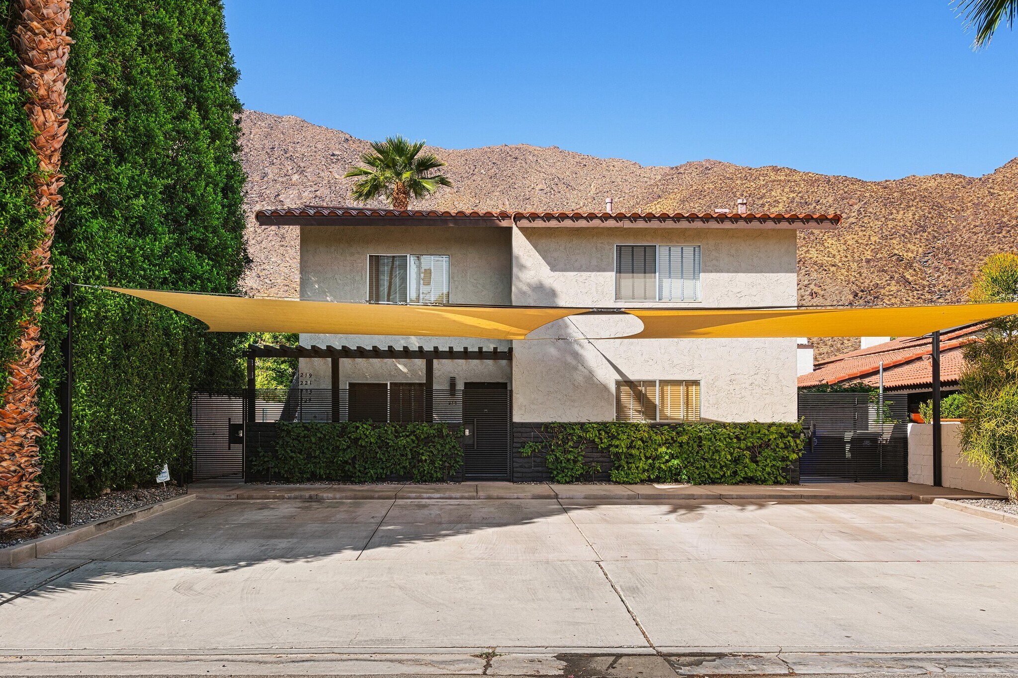 219-225 S Cahuilla Rd, Palm Springs, CA à vendre Photo du bâtiment- Image 1 de 1