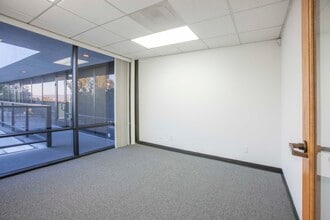 2430-2434 Auto Park Way, Escondido, CA à louer Photo intérieure- Image 1 de 3