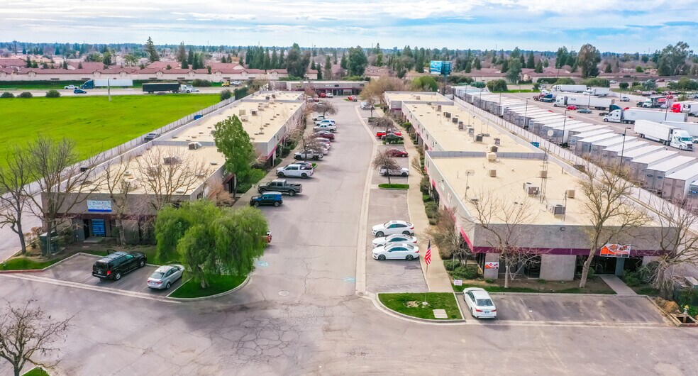 4317-4343 N Golden State Blvd, Fresno, CA à louer - Photo du bâtiment - Image 1 de 5