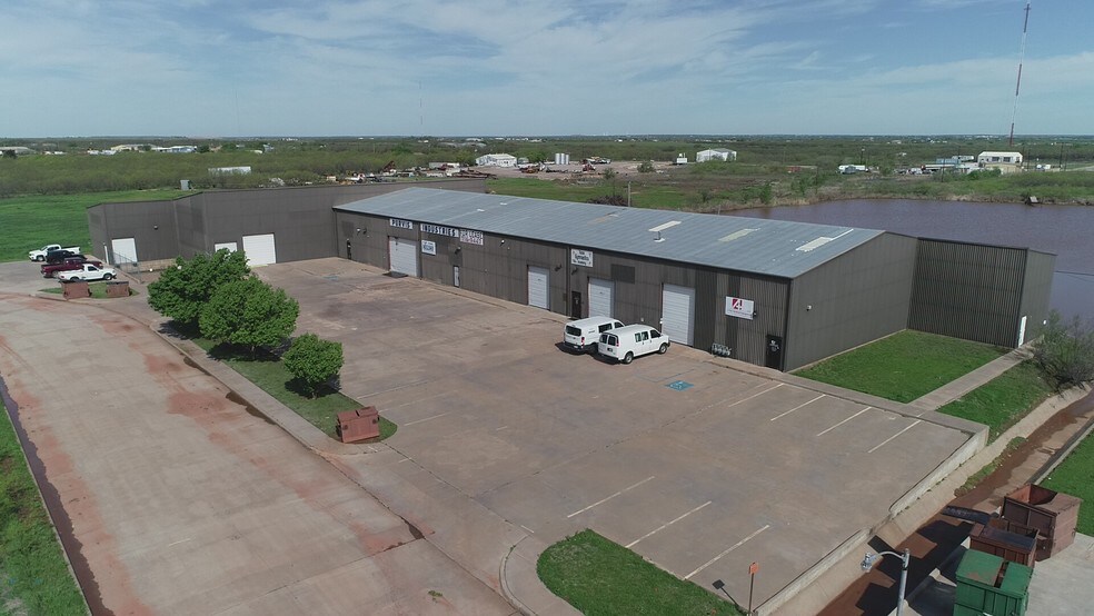 5828 Ashleyanne Cir, Wichita Falls, TX à vendre - Photo du bâtiment - Image 2 de 9