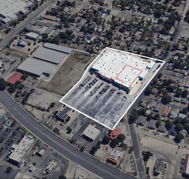 910 SE Military Dr, San Antonio, TX à louer - Photo principale - Image 1 de 7