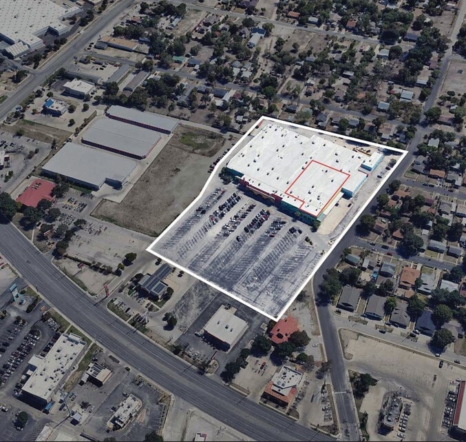 910 SE Military Dr, San Antonio, TX for lease Primary Photo- Image 1 of 8