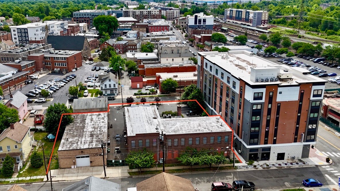 Bound Brook Portfolio portefeuille de 2 propriétés à vendre sur LoopNet.ca Photo du bâtiment- Image 1 de 8