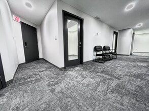 2569 Romig Rd, Akron, OH à louer Photo intérieure- Image 2 de 19