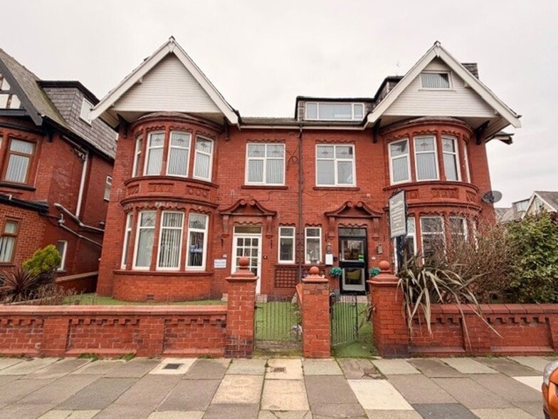 20-22 Holmfield Rd, Blackpool for sale - Primary Photo - Image 1 of 17