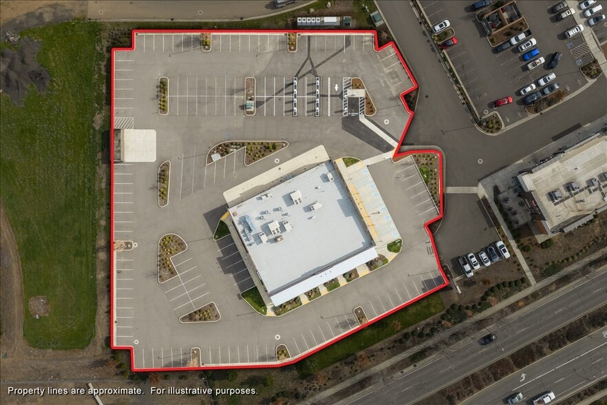 1445 Center Dr, Medford, OR for lease - Building Photo - Image 2 of 45