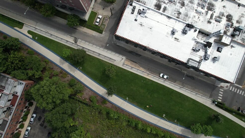 1757 N Kimball Ave, Chicago, IL à louer - Vidéo sur l’inscription commerciale - Image 2 de 30