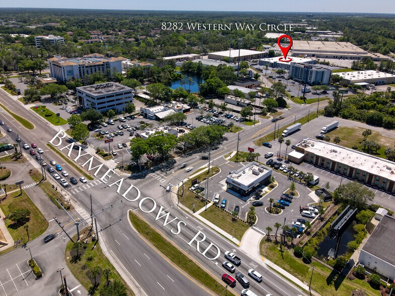 8282 Western Way Cir, Jacksonville, FL à louer - Photo du bâtiment - Image 2 de 33