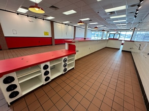 9201-9216 Mentor Ave, Mentor, OH à louer Photo intérieure- Image 1 de 3