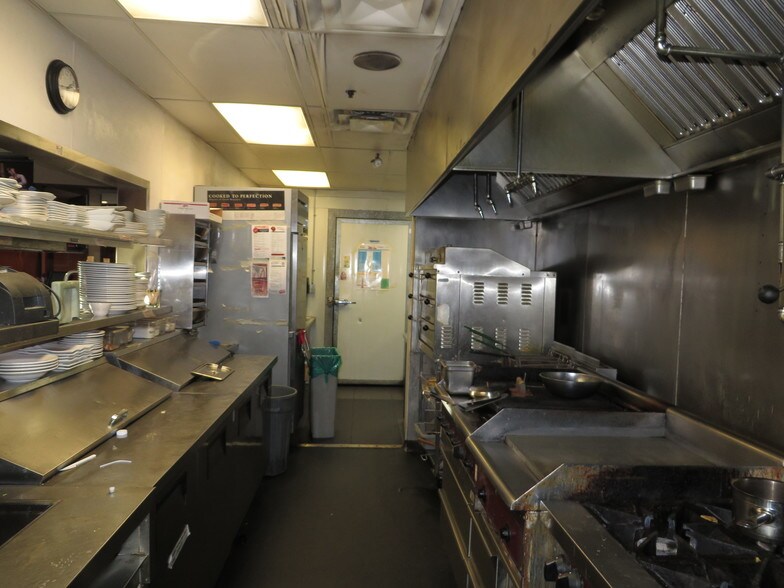 5855 176A St, Surrey, BC à vendre - Photo du bâtiment - Image 3 de 10