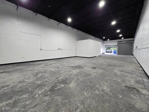 18-24 NW 2nd St, Hallandale Beach, FL for lease Interior Photo- Image 2 of 5