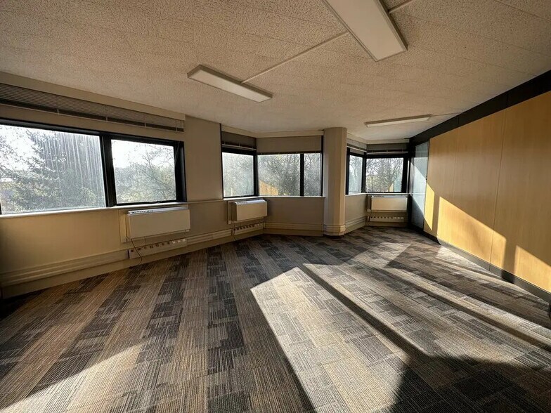 Office in ILLKIRCH-GRAFFENSTADEN for lease - Interior Photo - Image 3 of 6