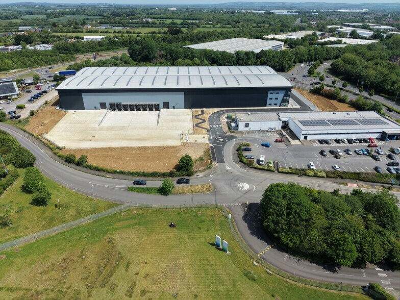 100 Latham Rd, Swindon à louer - Photo du bâtiment - Image 3 de 13