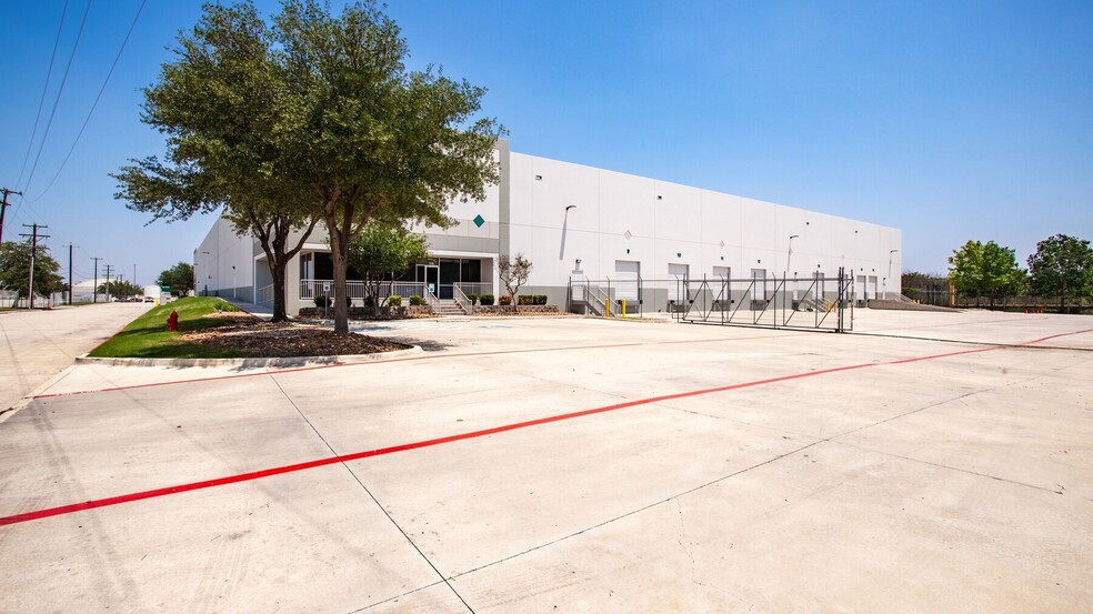 1109 AT&T Center Pky, San Antonio, TX for lease - Primary Photo - Image 1 of 12