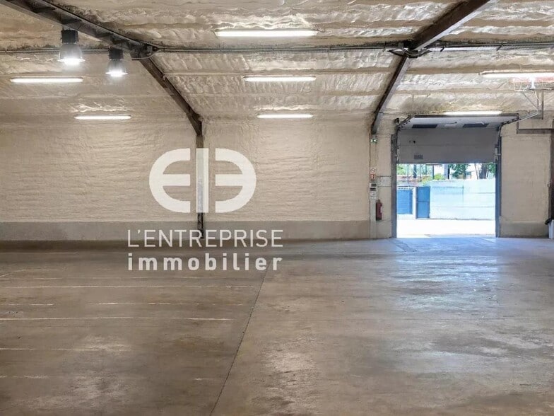 Industrial in Carros for lease - Interior Photo - Image 2 of 11