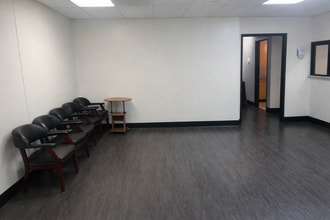 745 Northfield Ave, West Orange, NJ à louer Photo intérieure- Image 2 de 4