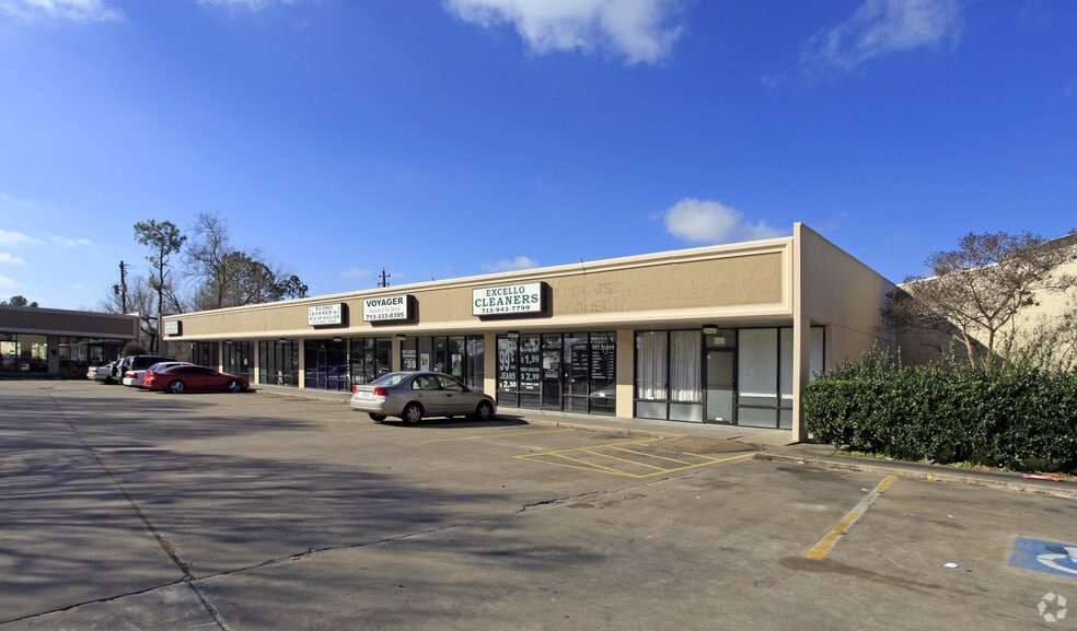 9820-9930 Windmill Lakes, Houston, TX for lease - Building Photo - Image 3 of 4