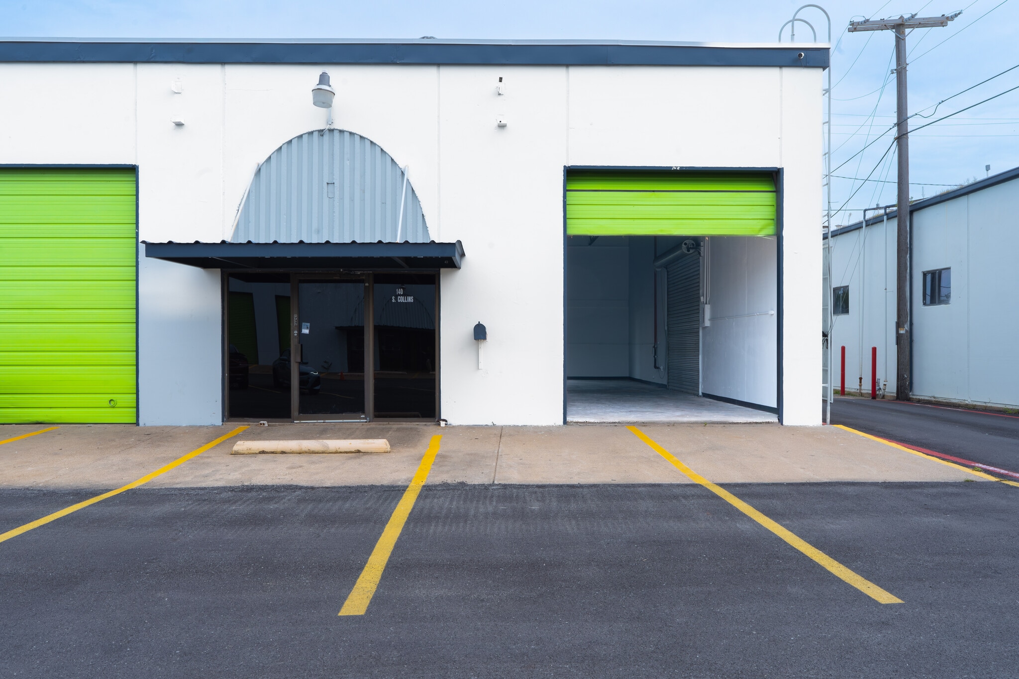 104-142 S Collins St, Arlington, TX for lease Building Photo- Image 1 of 10
