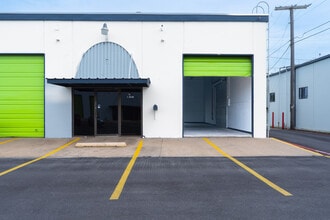104-142 S Collins St, Arlington, TX for lease Building Photo- Image 1 of 10