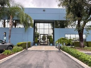 21007 Commerce Point Dr, Walnut, CA à louer Photo du bâtiment- Image 2 de 12