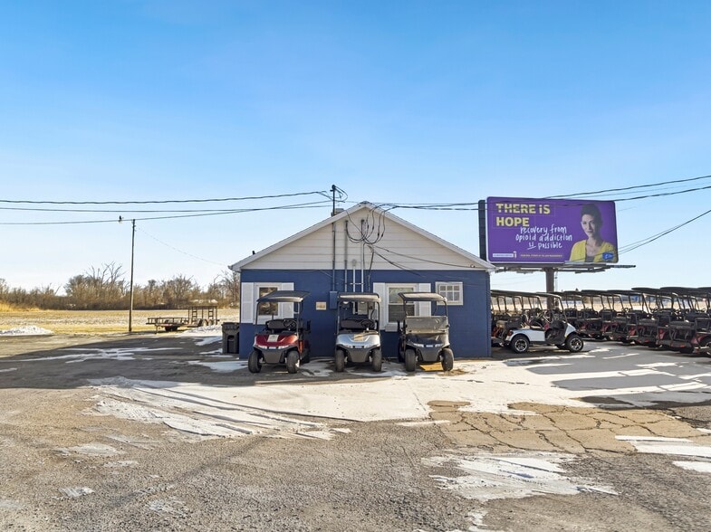 2669 East Harbor Rd, Port Clinton, OH à vendre - Photo du bâtiment - Image 3 de 29