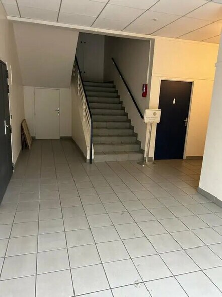 Flex dans Roissy-en-France à louer - Hall d’entrée - Image 3 de 12