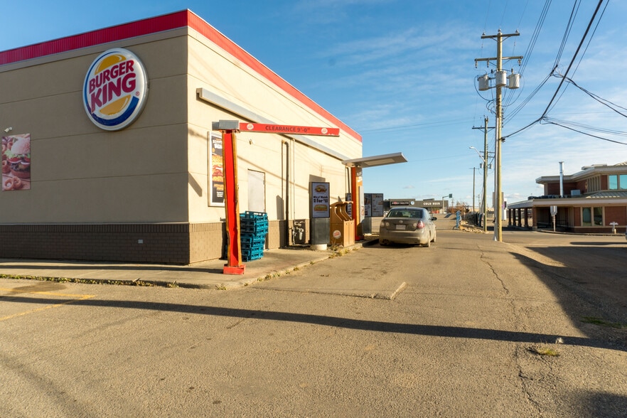 901 Alaska Av, Dawson Creek, BC à vendre - Photo du bâtiment - Image 2 de 4