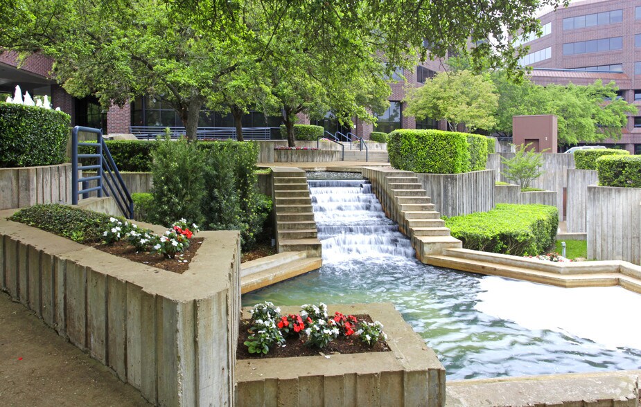 1250 S Capital of Texas Hwy, Austin, TX à louer - Photo du bâtiment - Image 2 de 33