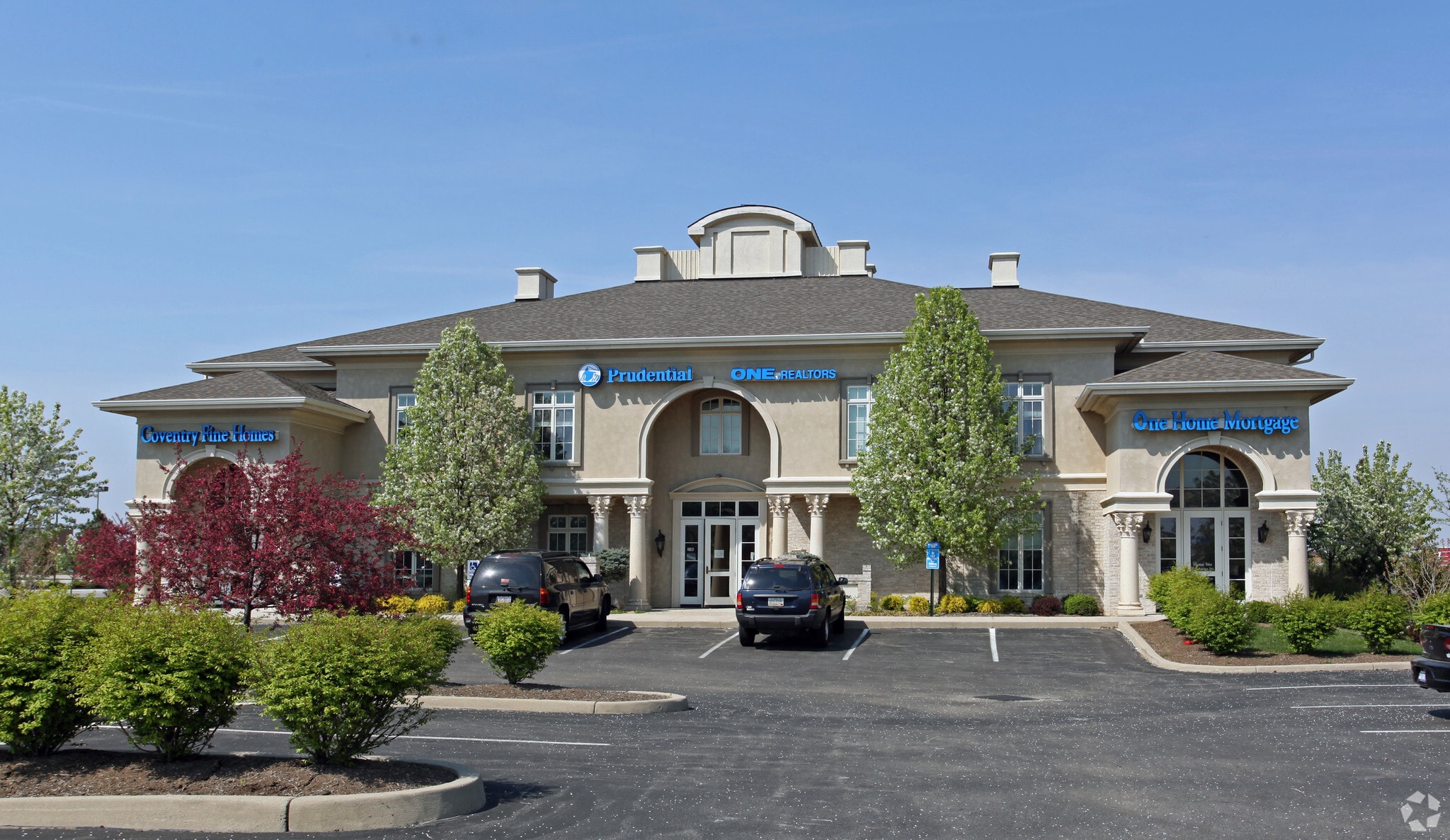 2496 Commons Blvd, Dayton, OH for lease Primary Photo- Image 1 of 21