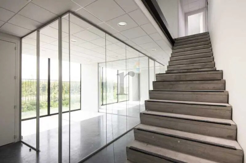 Office in Loos for lease - Building Photo - Image 1 of 5