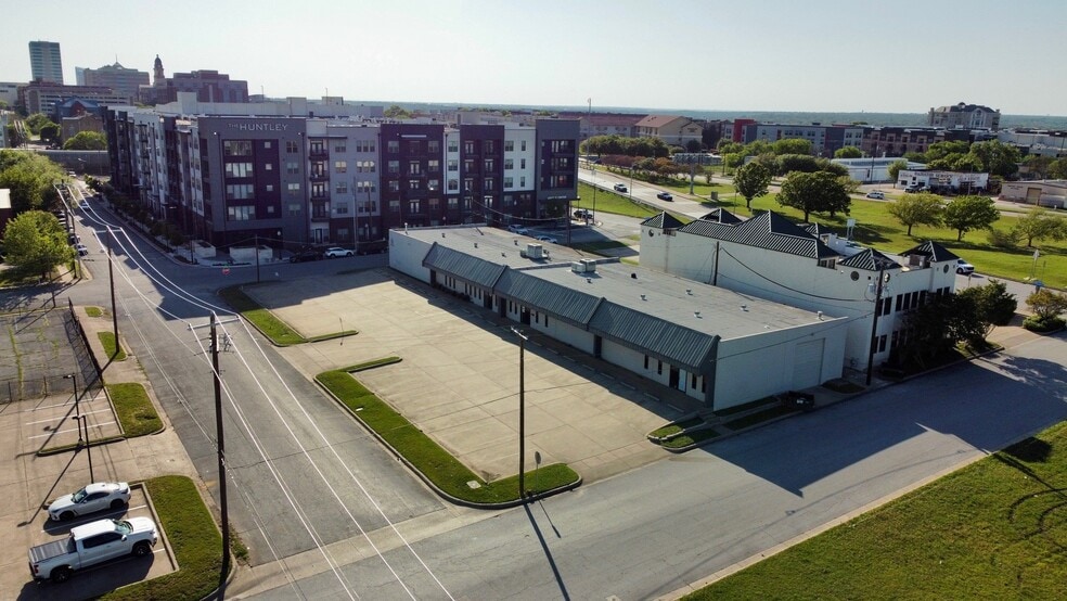 1107 E 1st St, Fort Worth, TX for lease - Building Photo - Image 2 of 4