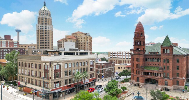 Plus de détails pour 126 E Main Plz, San Antonio, TX - Multi-résidentiel à vendre