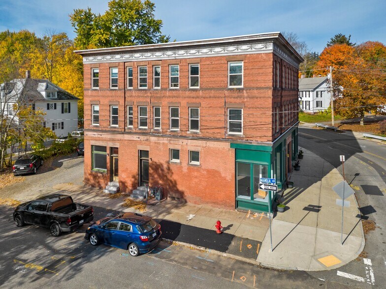226-228 Sargeant St, Holyoke, MA à louer - Photo du bâtiment - Image 2 de 30