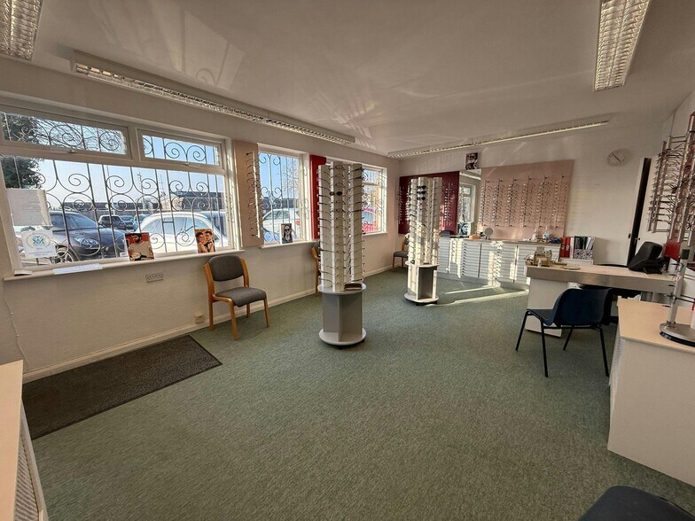 63-65 London Rd, Waterlooville à vendre - Photo du bâtiment - Image 3 de 18