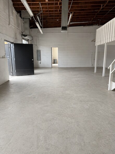 1259 S La Brea Ave, Los Angeles, CA à louer - Photo du bâtiment - Image 2 de 9