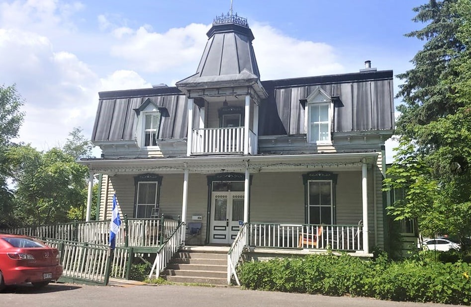 834 Rue Dupré, Terrebonne, QC for sale Primary Photo- Image 1 of 1