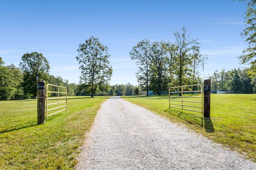 456 Lakewood Park Rd, Beechgrove, TN for sale - Building Photo - Image 3 of 63