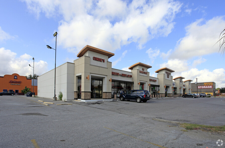 7903-7917 Westheimer Rd, Houston, TX for lease - Building Photo - Image 1 of 5