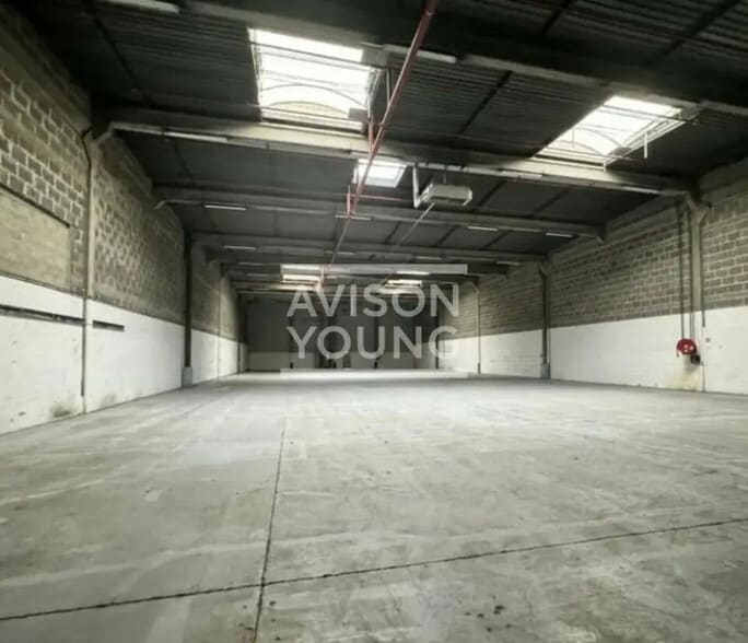 Flex in Herblay-sur-Seine for lease - Interior Photo - Image 3 of 3