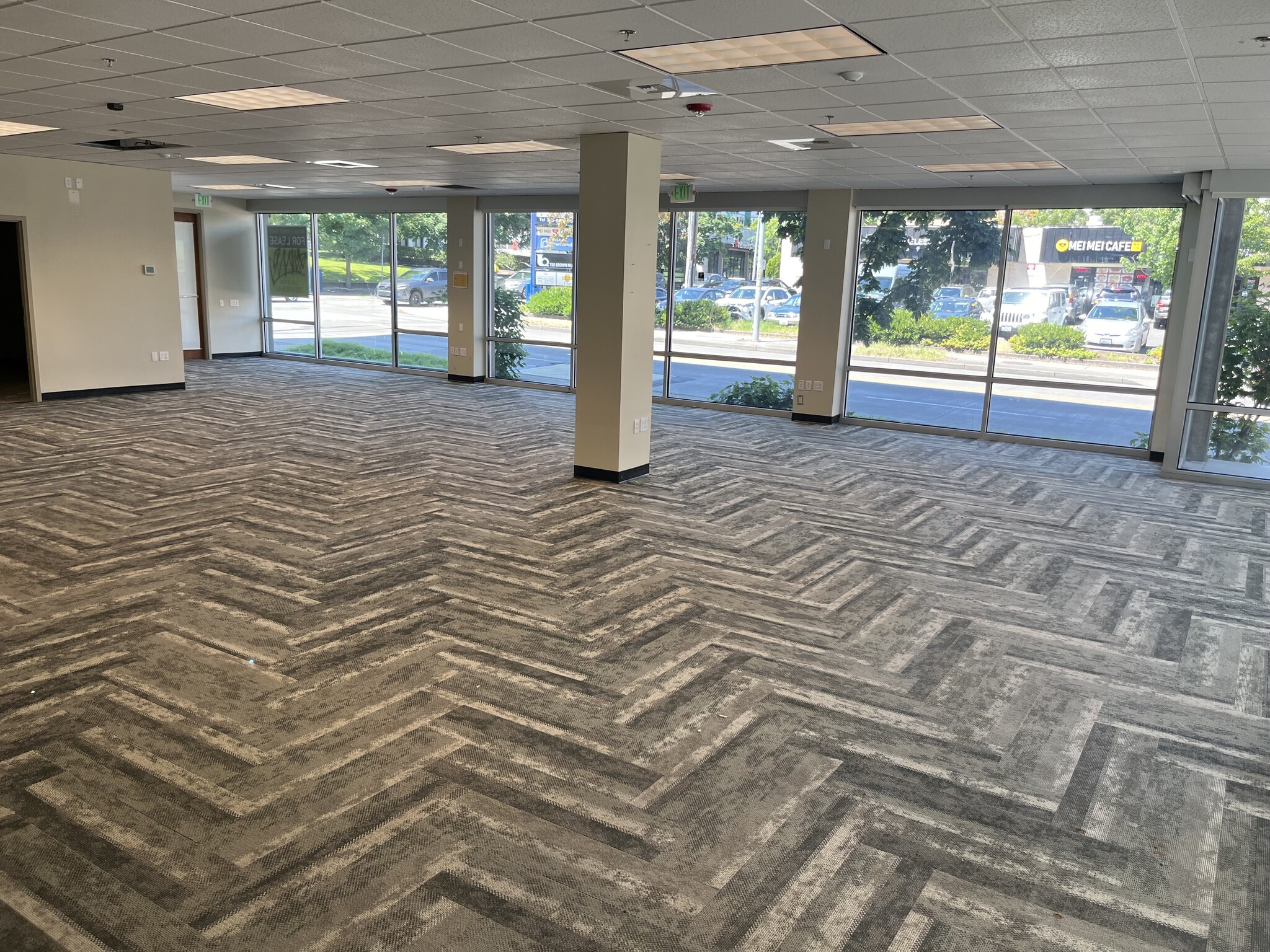 4750 Roosevelt Way NE, Seattle, WA for lease Interior Photo- Image 1 of 4