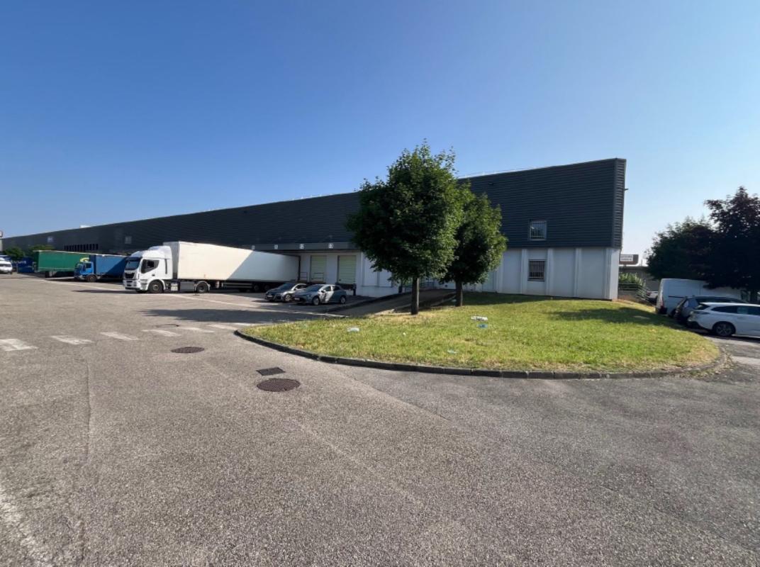 Flex in Vénissieux for lease Building Photo- Image 1 of 13
