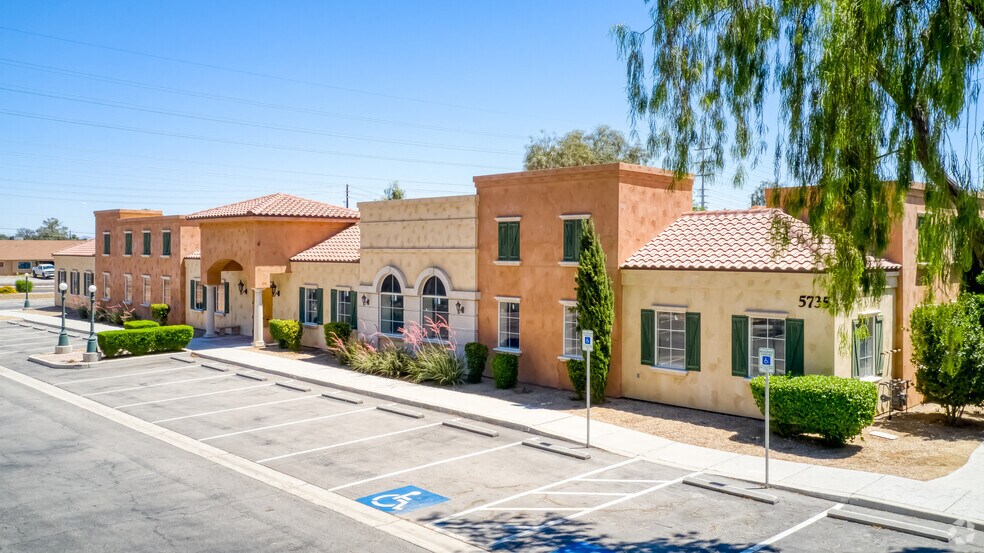 5795 S Sandhill Rd, Las Vegas, NV à louer - Photo du bâtiment - Image 2 de 34