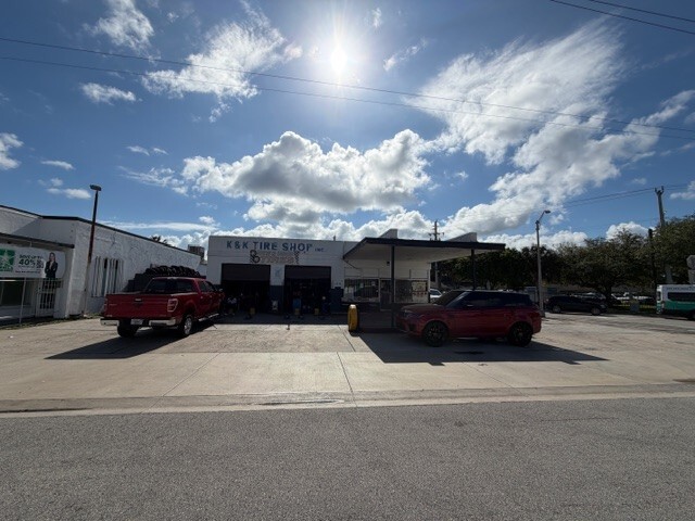 12305 W Dixie Hwy, North Miami, FL for lease - Building Photo - Image 2 of 9