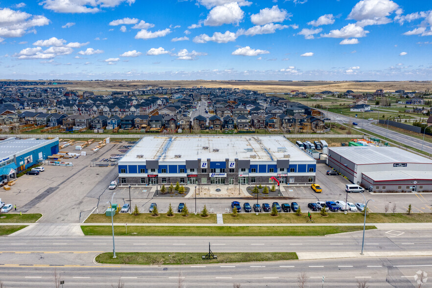 2956 Kingsview Blvd SE, Airdrie, AB à louer - Aérien - Image 2 de 4