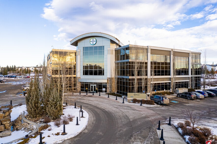 160 Quarry Park Blvd SE, Calgary, AB à louer - Photo du bâtiment - Image 3 de 12
